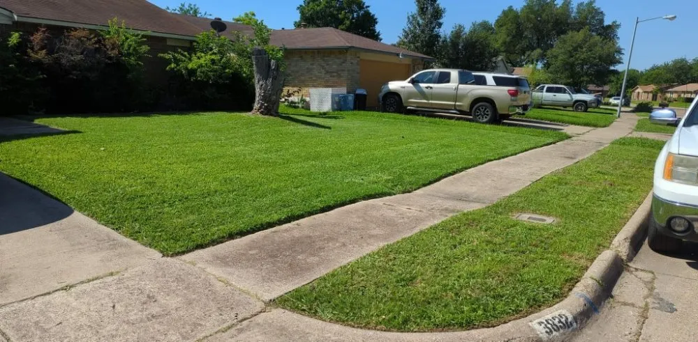Professional lawn mowing service near you in Dallas, TX by CGF LANDSCAPING SERVICES