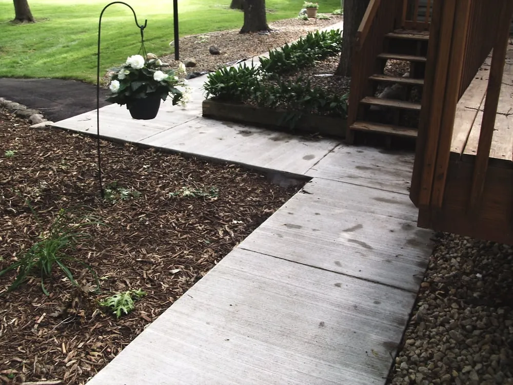 Top-rated yard maintenance for residential properties in Lakeville, MN by CGT