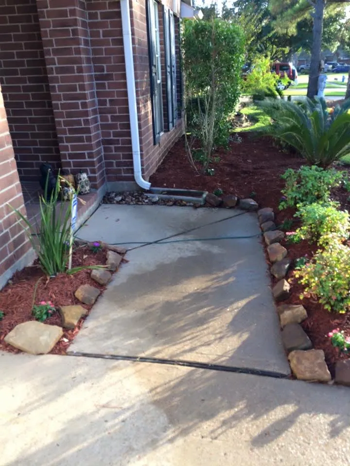 Affordable yard cleanup service in Cypress, TX - C&H Landscape & Lawn Service