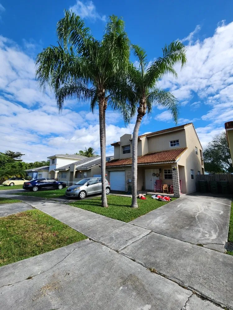 Top-rated lawn care service in Miami, FL - CH Lawn Service