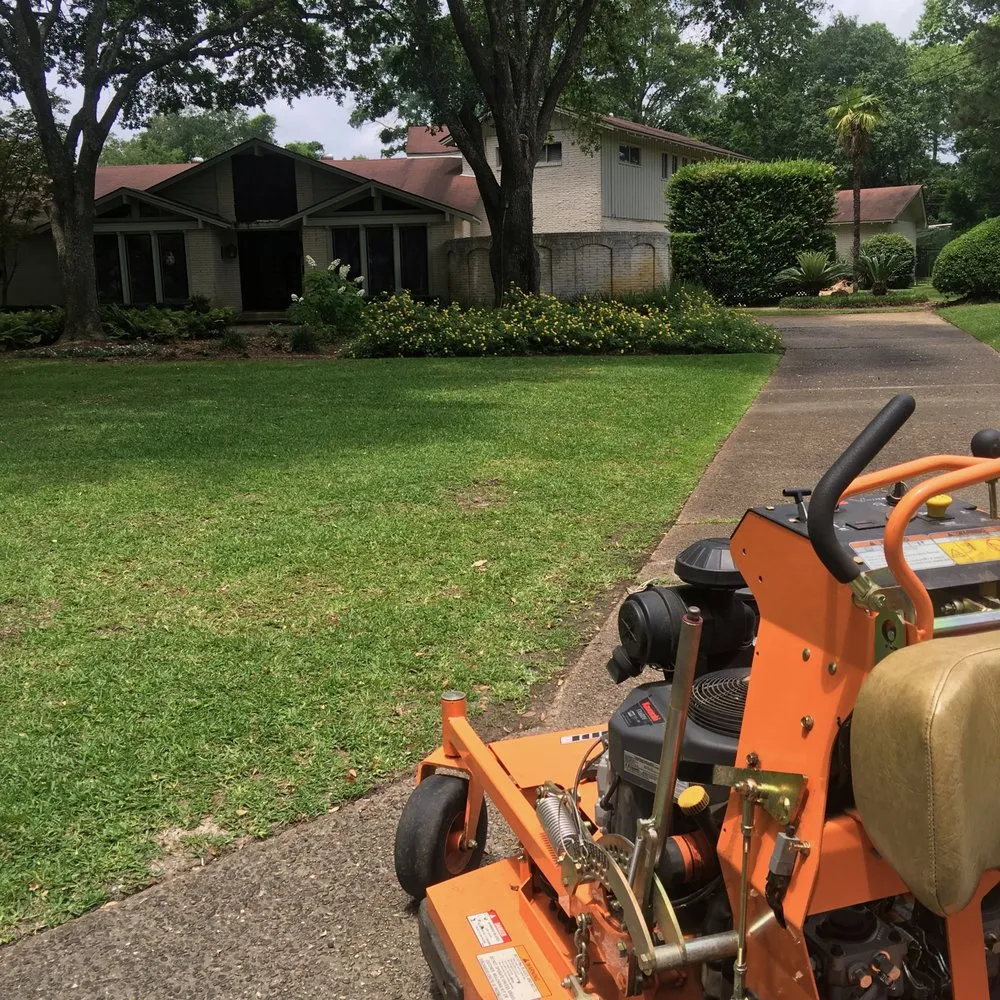 Reliable yard cleanup service experts serving Mobile, AL - Chad's Landscape Management