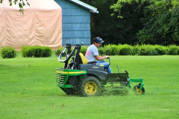 Chads Lawn & Landscape Logo