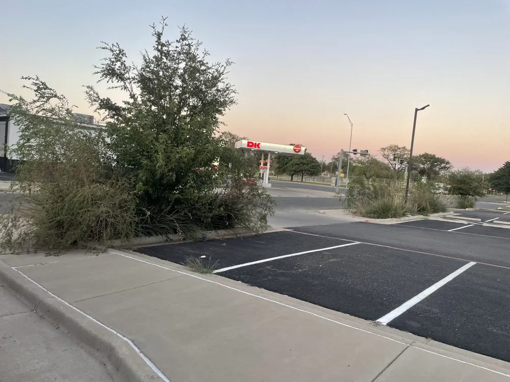 Trusted lawn mowing service in Lubbock, TX by Chads Lawn Care