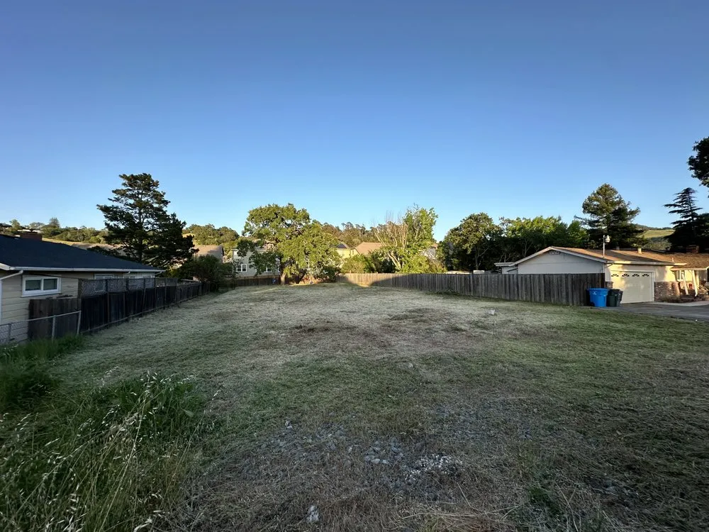 Professional yard cleanup service for beautiful yards across Hidden Valley Lake, CA - Chads Weed Whacking And Fire Fuel Remediation