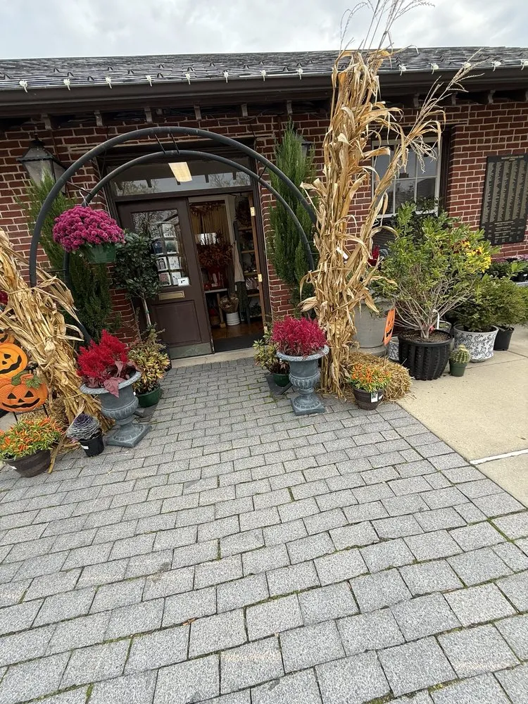 Top-rated lawn mowing service for residential properties across Lake Forest, IL - Chalet