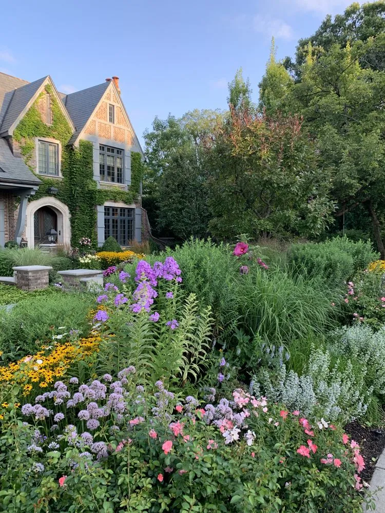 Professional garden landscaping experts serving Wilmette, IL - Chalet Landscape