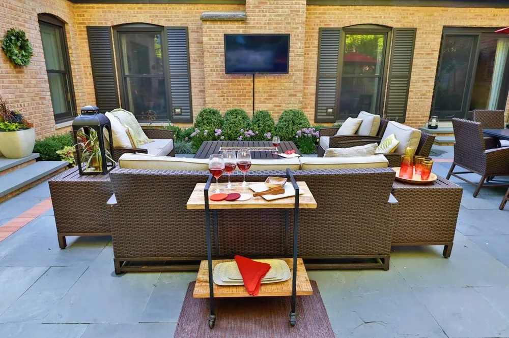 Professional yard cleanup service for homes in Wilmette, IL by Chalet Landscape