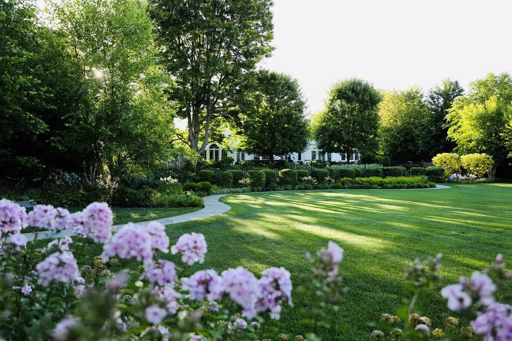 Local lawn care service experts serving Wilmette, IL - Chalet Landscape