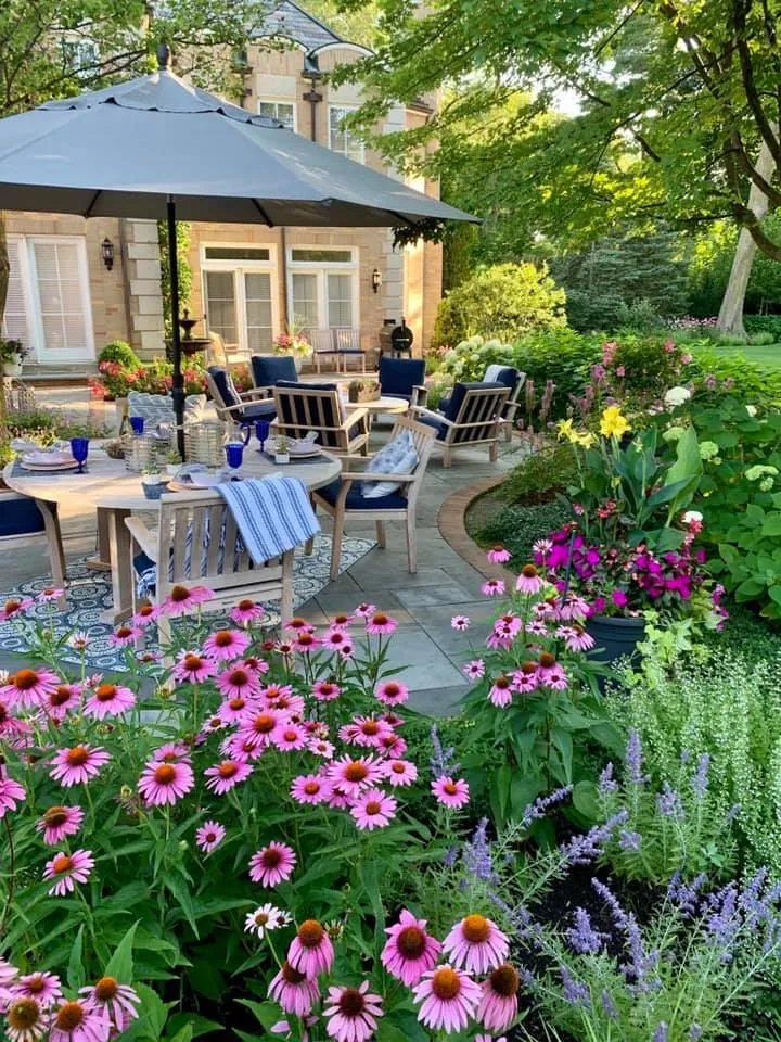 Trusted lawn care service in Wilmette, IL by Chalet Landscape