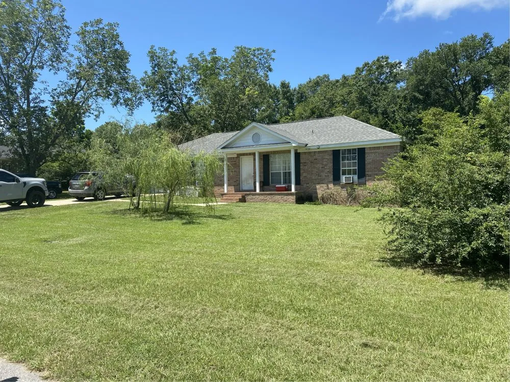 Trusted lawn care service for homes across Fairhope, AL - Challenger Lawncare and Landscaping