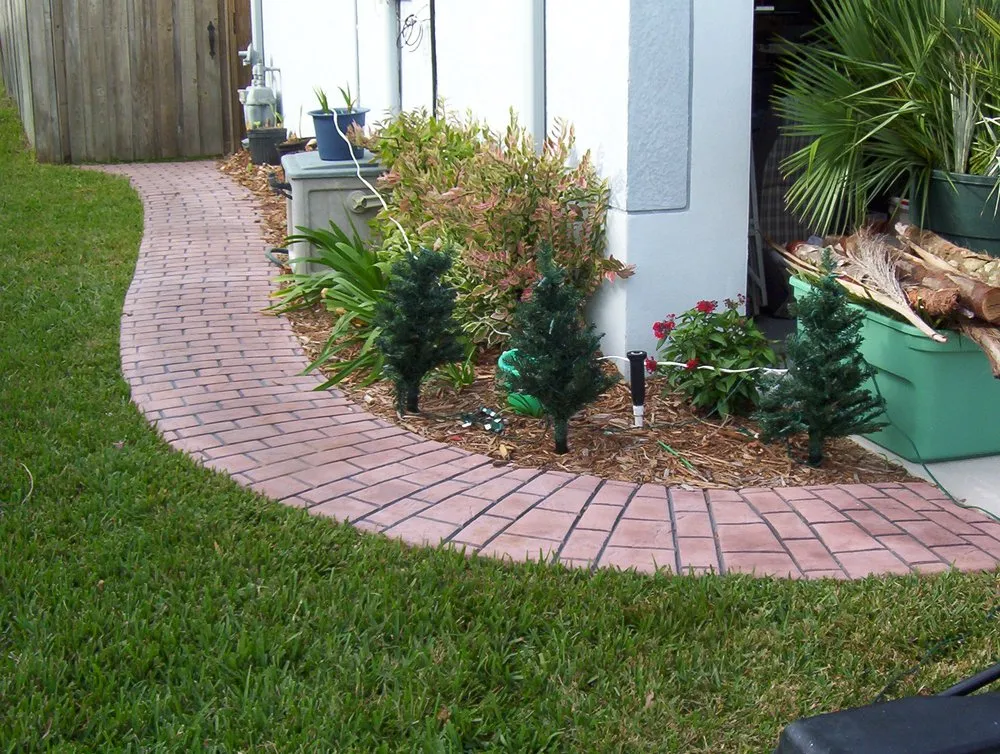 Professional lawn mowing service in Wesley Chapel, FL - Chapel Curbz