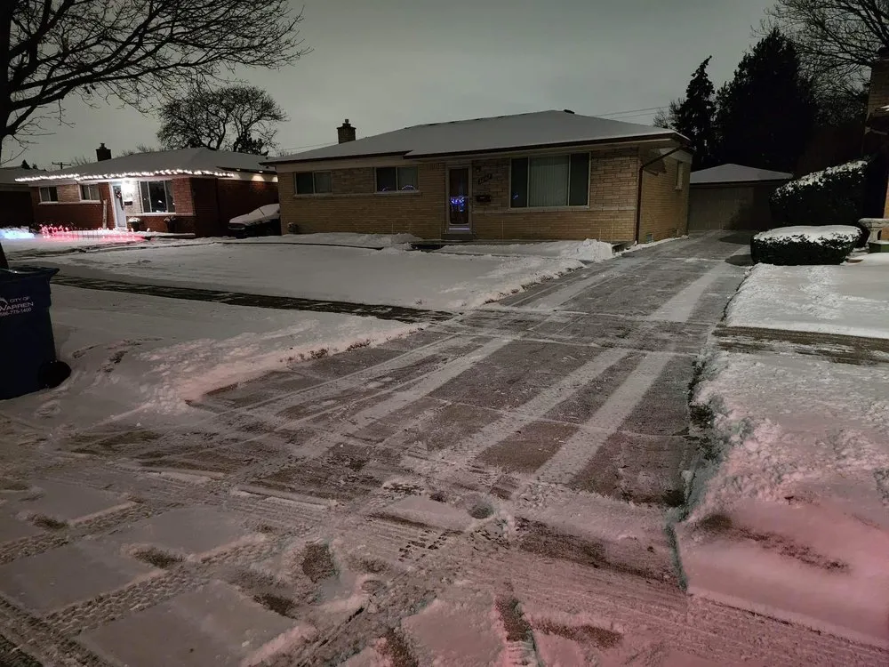 Professional yard maintenance experts serving Roseville, MI - Char Lawncare