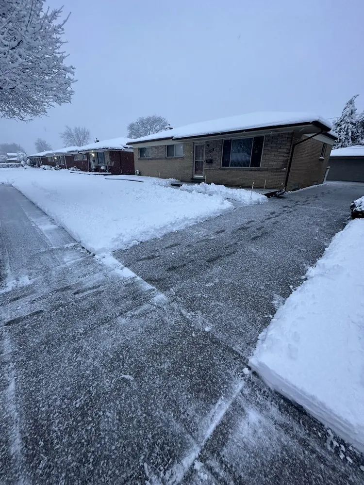 Trusted lawn mowing service experts serving Roseville, MI - Char Lawncare