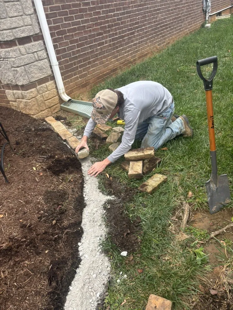 Expert yard maintenance experts serving Louisville/, KY - Charles Landscape Services
