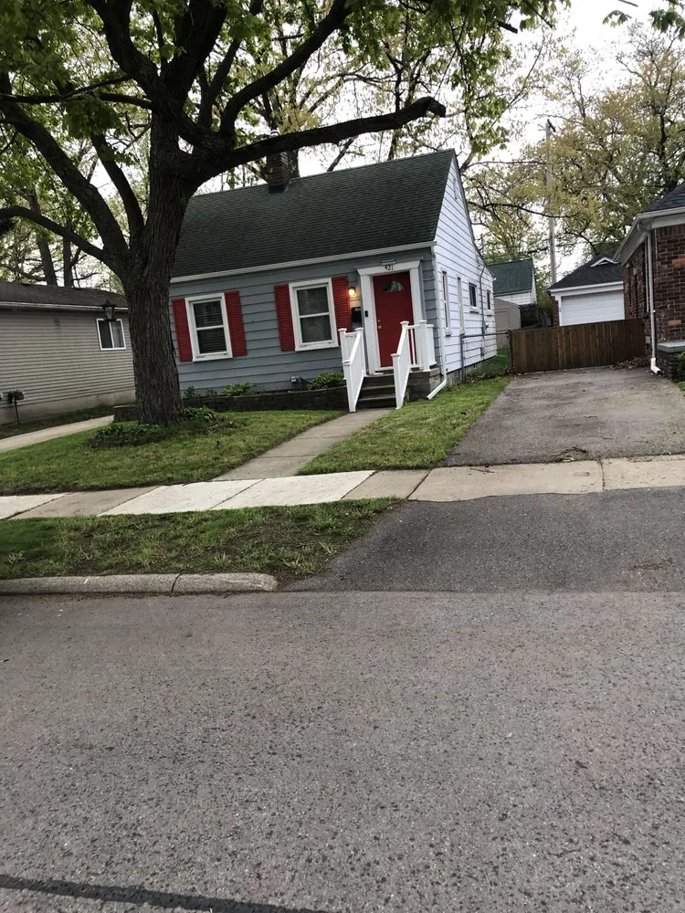 Custom yard cleanup service in Roseville, MI by Charles Landscaping