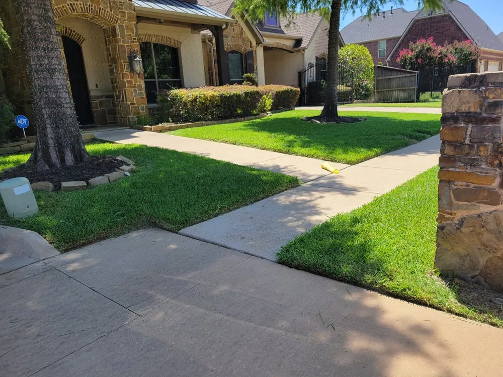 Local lawn mowing service experts serving Fort Worth, TX - Charles Lawn Service
