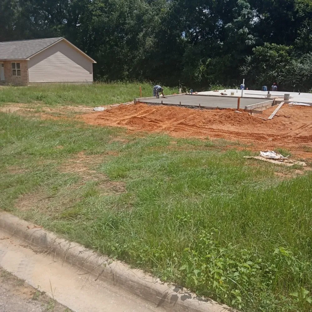 Expert lawn mowing service in Tuscaloosa, AL by Charles Leatherwood Concrete And Lawn Care