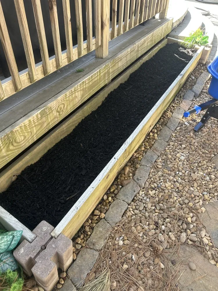 Custom residential landscaping in Yorktown, VA by Charlie Daszkowski Landscaping