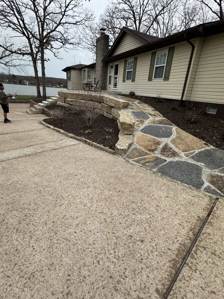 Reliable yard maintenance in Kirkwood, MO by Charlie's landscaping