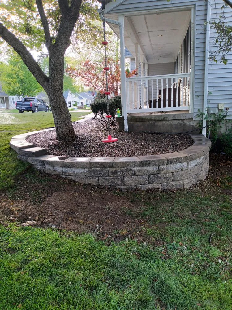 Professional garden landscaping in Kirkwood, MO - Charlie's landscaping