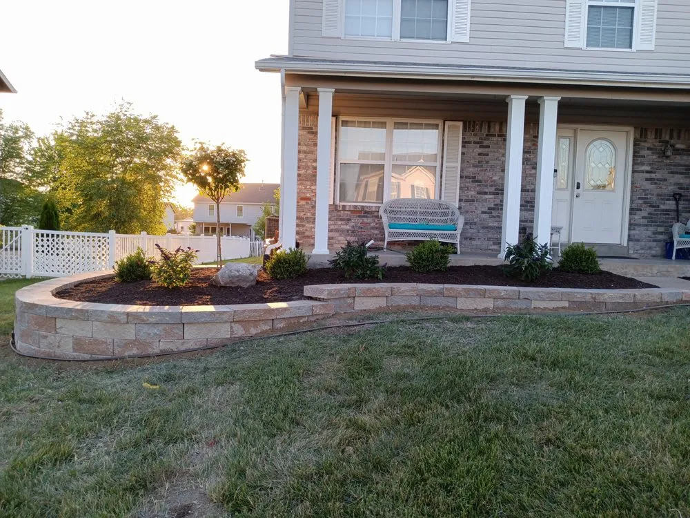 Professional yard maintenance experts serving Kirkwood, MO - Charlie's landscaping