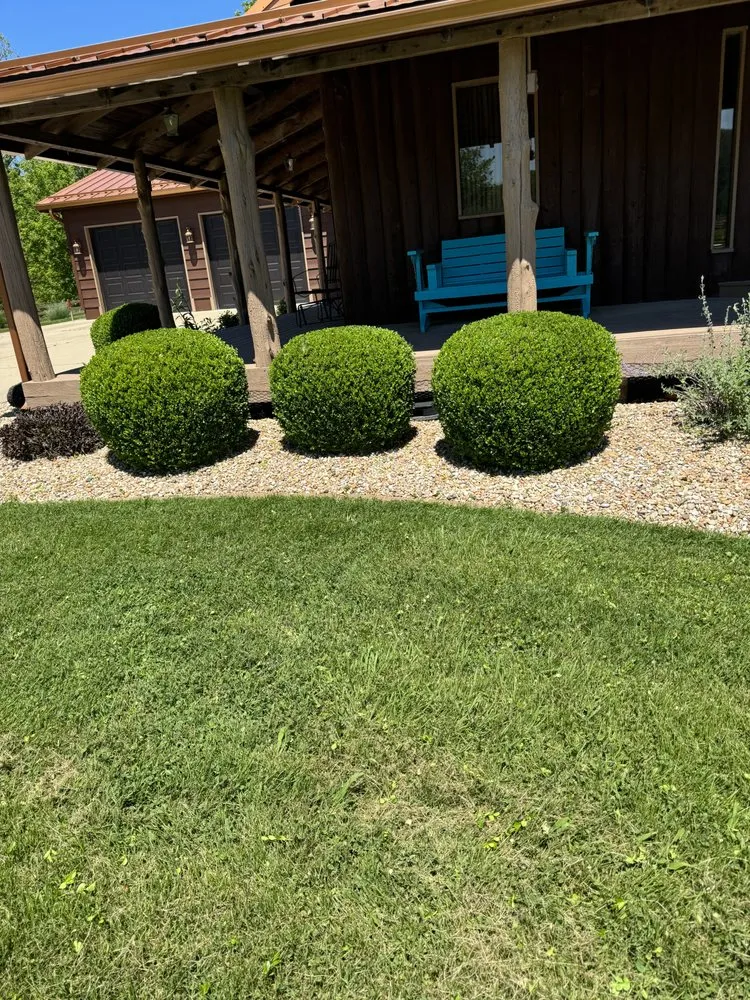 Local lawn care service in Kirkwood, MO - Charlie's landscaping