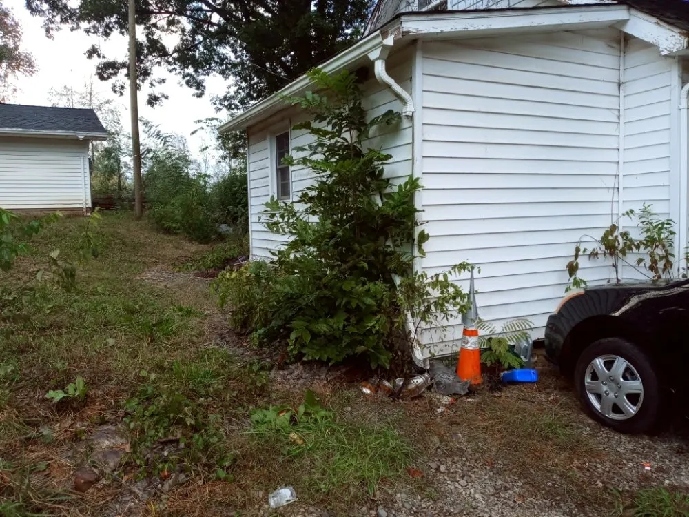 Top-rated lawn mowing service in Maryville, TN - Charlie's Lawn Care