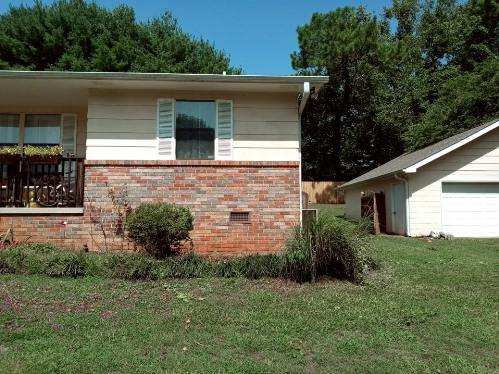 Custom yard cleanup service experts serving Maryville, TN - Charlie's Lawn Care