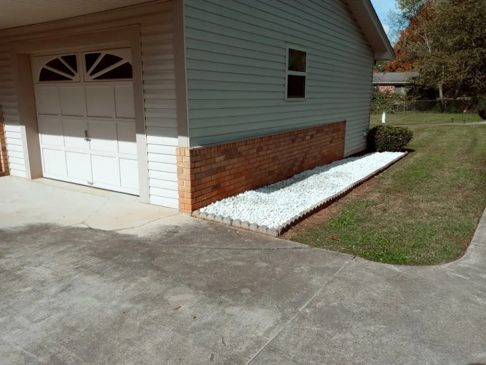 Affordable garden landscaping for residential properties in Maryville, TN by Charlie's Lawn Care