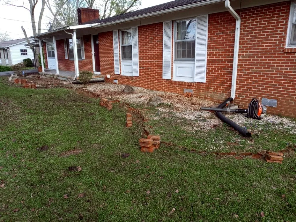 Top-rated lawn mowing service in Maryville, TN by Charlie's Lawn Care