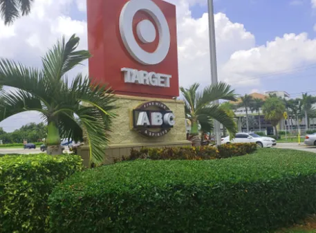 Custom garden landscaping experts serving Okeechobee, FL - Charlie's Tree & Lawn