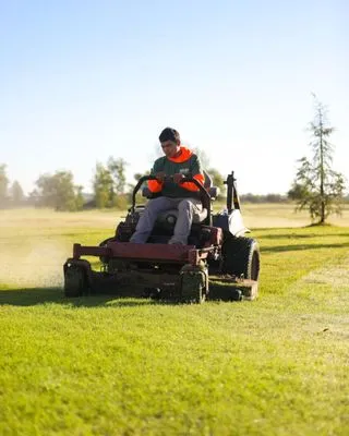 Chase Lawn & Landscape Logo