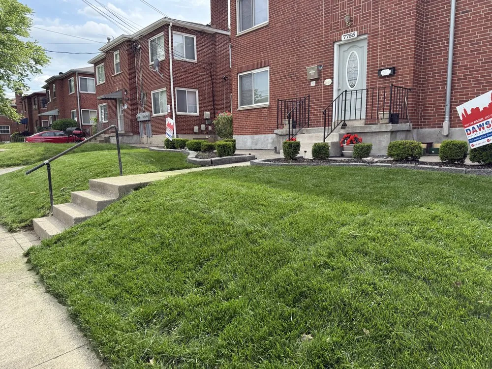 Reliable lawn mowing service experts serving Cincinnati, OH - Chatmon Lawn Care