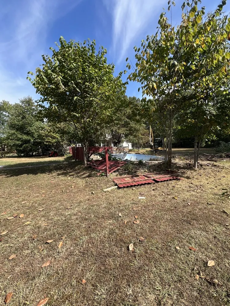 Affordable yard cleanup service for homes across Red Bank, TN - Chattanooga Earthworks