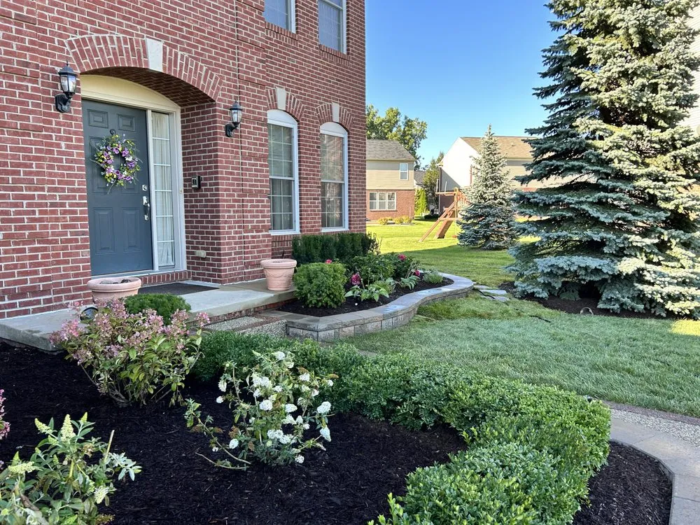 Reliable yard maintenance in Clinton Township, MI by Chavarin Landscape