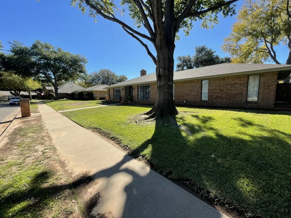 Professional yard maintenance experts serving Wichita Falls, TX - Chavarrias Landascape