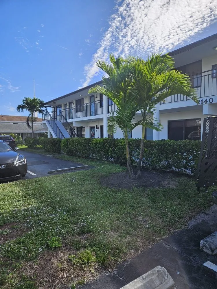 Trusted yard cleanup service in Fort Lauderdale, FL by Chavez Complete Lawn Services