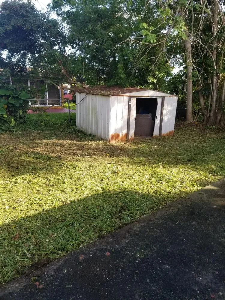 Expert residential landscaping near you in Fort Lauderdale, FL by Chavez Complete Lawn Services