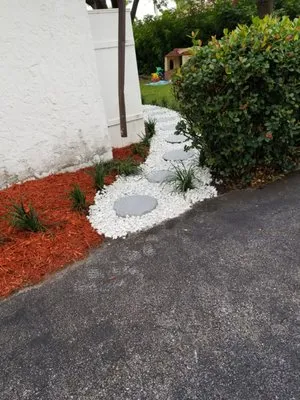 Chavez Complete Lawn Services Logo