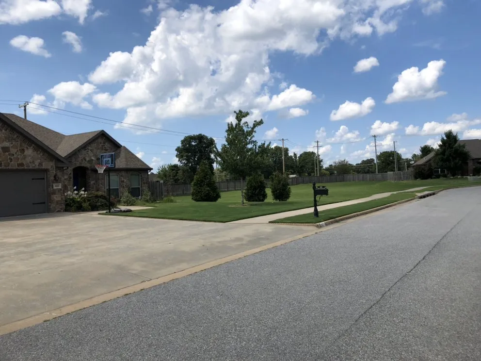 Custom residential landscaping experts serving Rogers, AR - Chavez landscaping