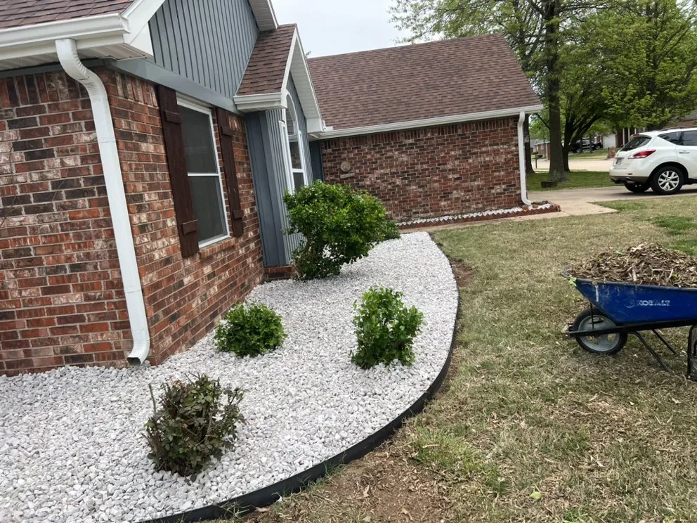 Affordable yard cleanup service experts serving Rogers, AR - Chavez landscaping