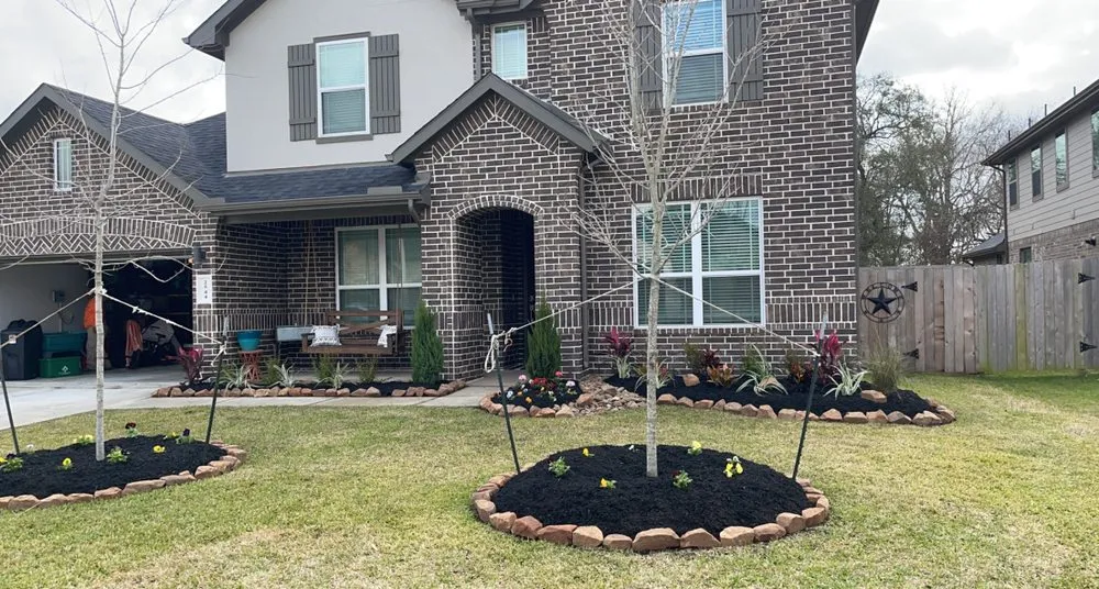 Reliable garden landscaping in Alvin, TX by Chavez Lawn & Landscape Design