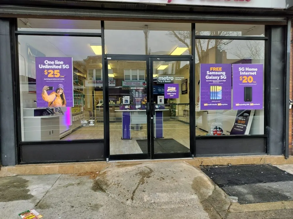 Affordable lawn mowing service for year-round maintenance in Philadelphia, PA by Che Cleaning Service