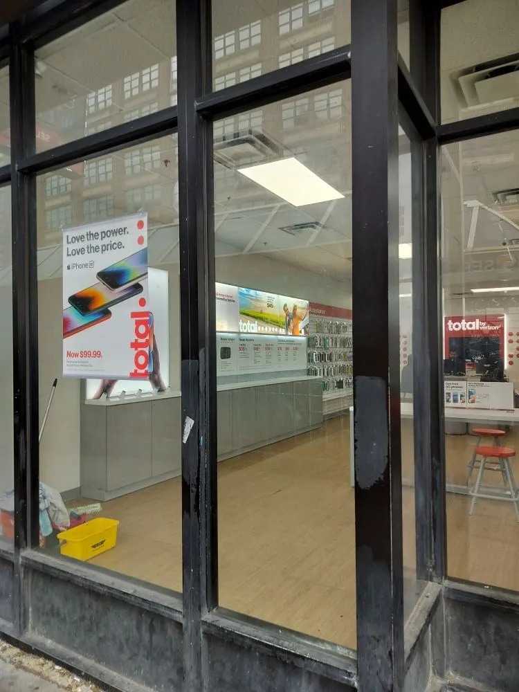 Affordable yard cleanup service in Philadelphia, PA by Che Cleaning Service