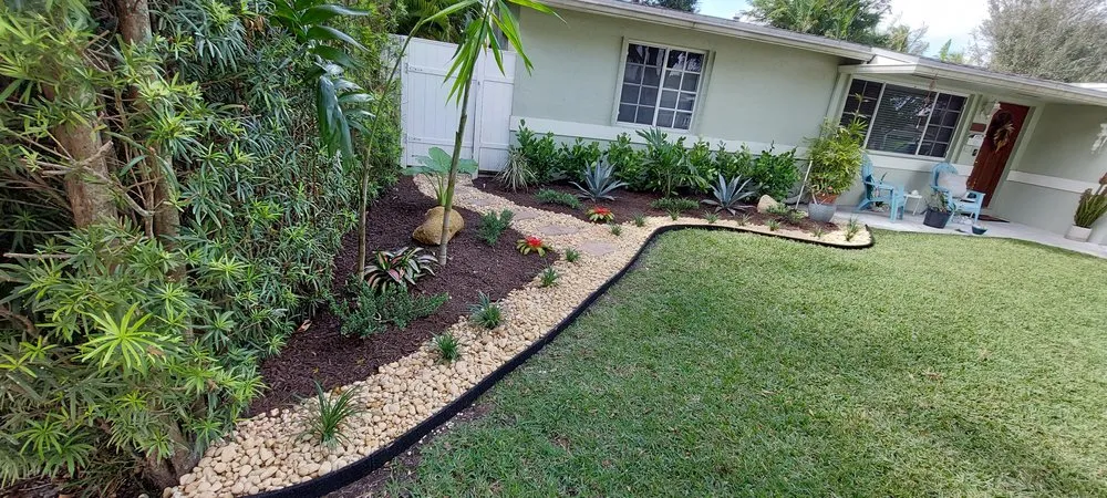 Expert outdoor landscaping experts serving Hollywood, FL - Checkmate Finishings