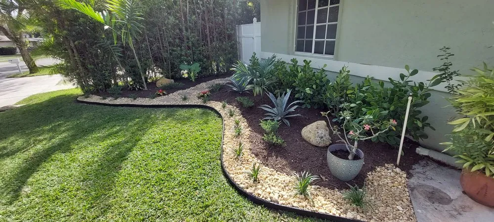 Custom yard maintenance experts serving Hollywood, FL - Checkmate Finishings