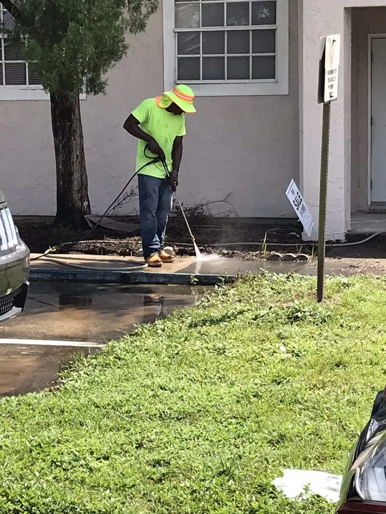 Local yard maintenance near you across Kissimmee, FL - Chela’s Lawnservice