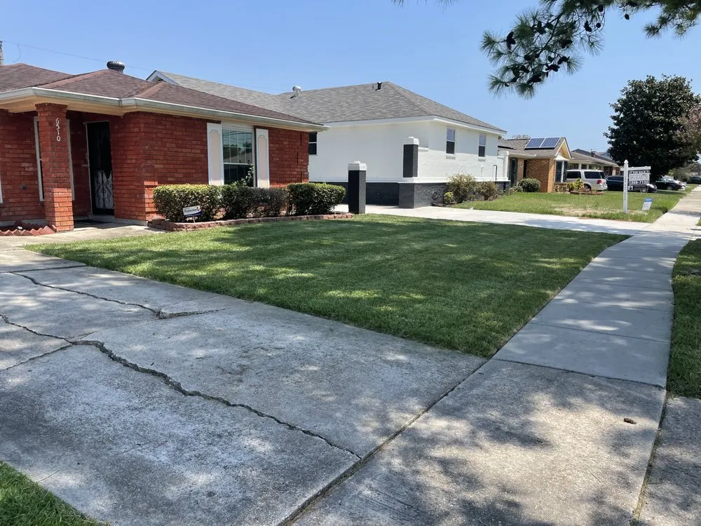 Custom lawn mowing service in Marrero, LA by Cheramie's Lawn Care