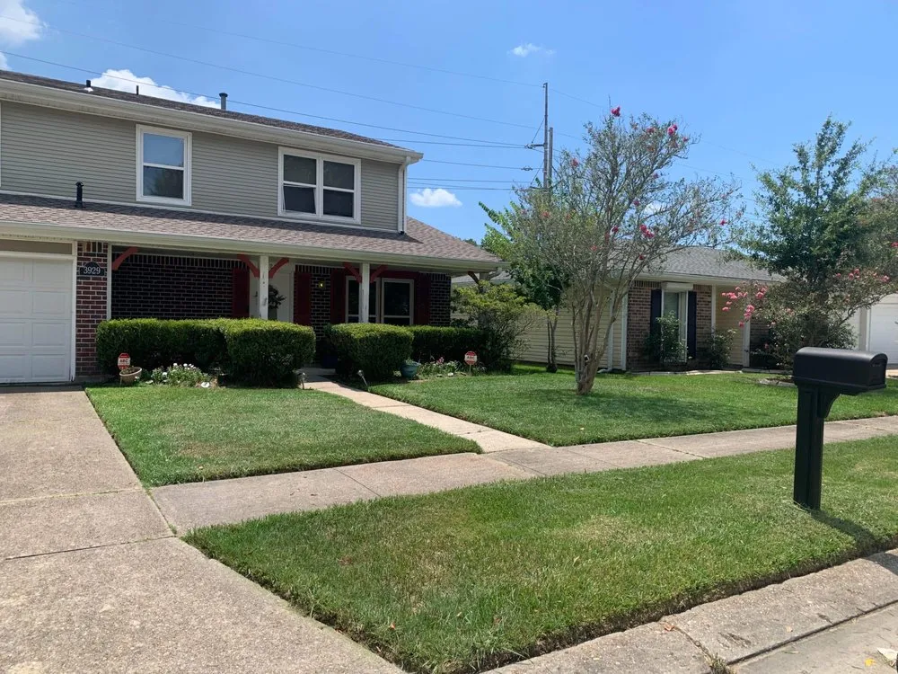 Top-rated lawn mowing service experts serving Marrero, LA - Cheramie's Lawn Care