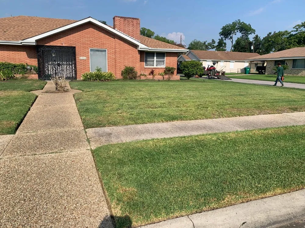 Top-rated lawn care service in Marrero, LA by Cheramie's Lawn Care